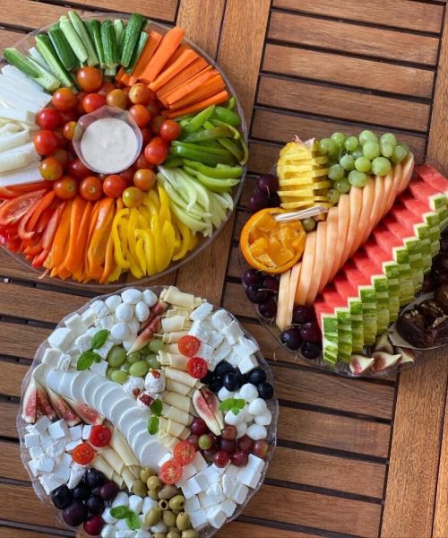 שולחן שוק חלבי עם גבינות